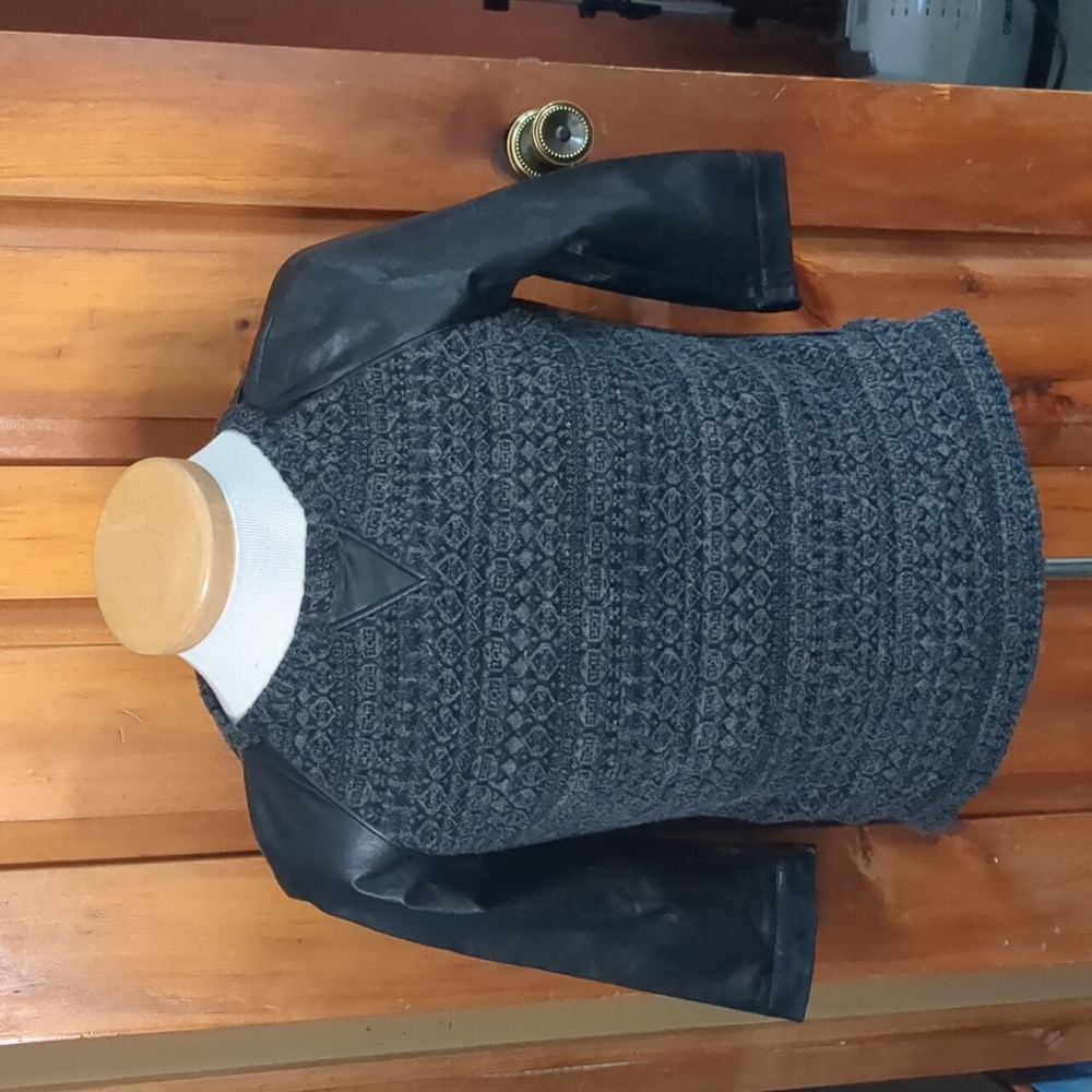 GRYPHON* size M genuine leather 3/4 sleeve round neck casual sweater sweatshirt